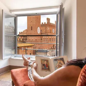 Palazzo Chigi Zondadari Apartment